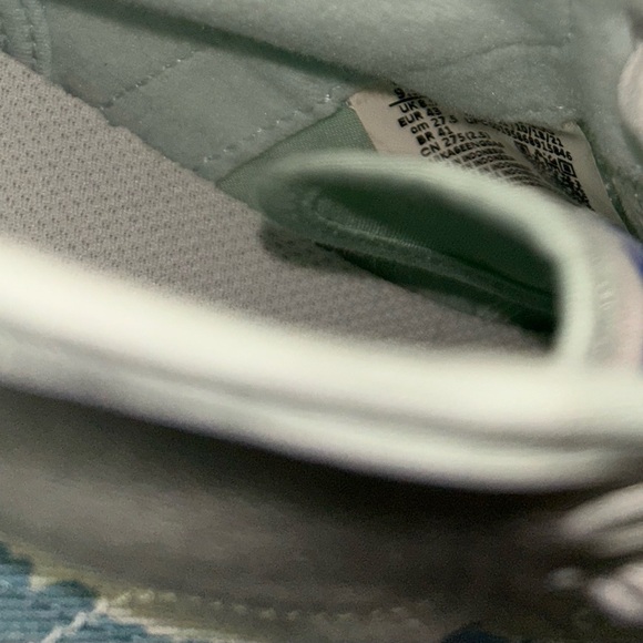 Nike SB Blazer Court Mid PRM Barely Green/Boarder Blue Size 9.5 - Picture 7 of 8